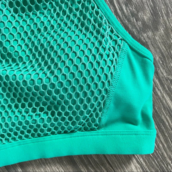 Lorna Jane hydrate net layered sports bra in neon jade. Size S - Picture 8 of 16